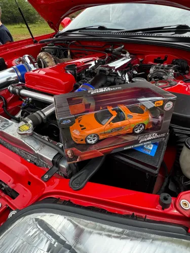 Miniatura Toyota Supra Velozes e Furiosos escala 1/24