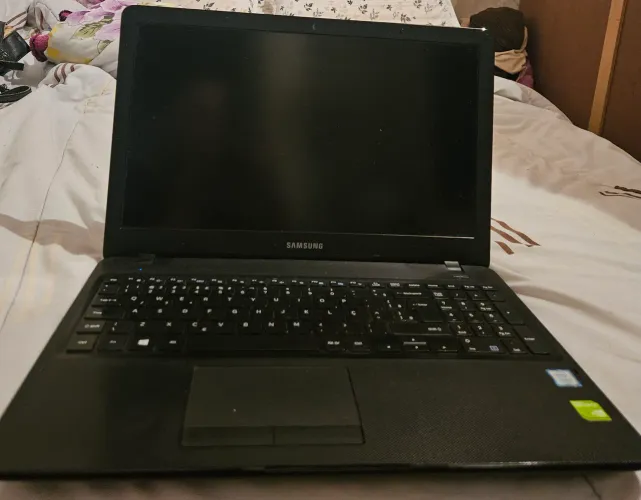 Notebook Samsung usado em boas condições somente  a vista 