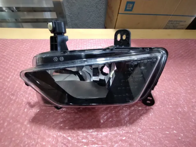 Farol de milha direito polo virtus 2018 2024 original usado CD 344
