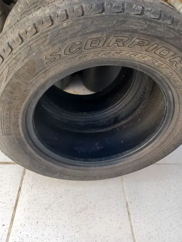 Venda 2 pneus 245 65 17