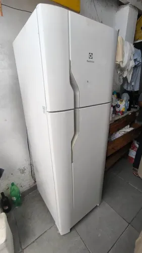 Geladeira Electrolux DC44. 326L