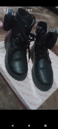 Botas Femininas Tratoradas com Bolsinhas