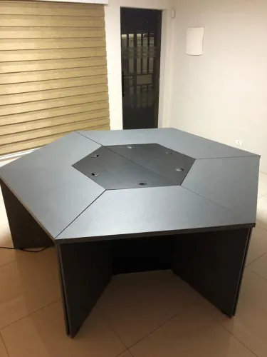 Mesa Hexagonal para Escolas ou Escritórios  