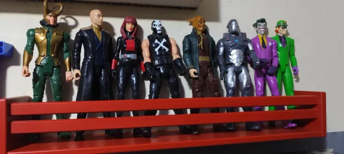 Coleção de bonecos da Marvel e DC e outros . 30 centímetros.