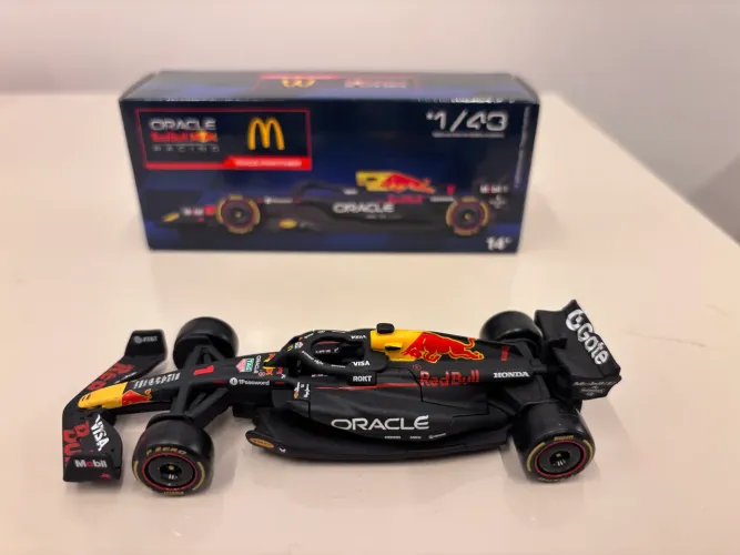 Vendo miniatura 1:43 Red Bull F1 Ed.Limited