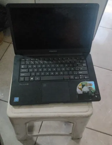 Notebook com defeito positivo