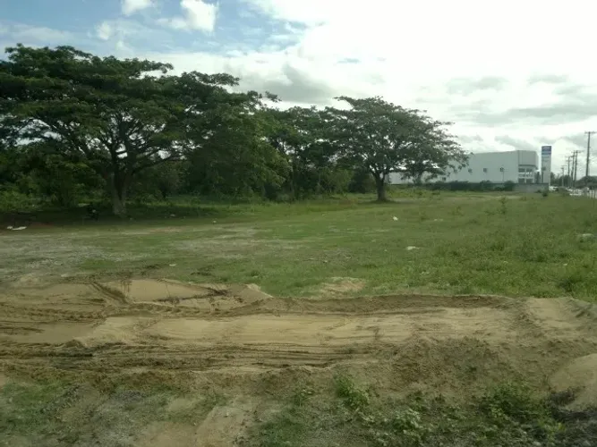 ÁREA DE 84.866,00 M² NA AVENIDA ALBERTO LÂMEGO ENFRENTE À UENF.