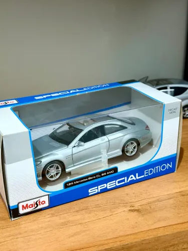 Miniatura Mercedes CL63 AMG 1:24
