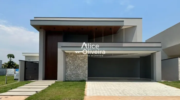 Casa de Condomínio com 3 quartos, 4 banheiros, 2 vagas e 238m² por R$ 1.900.000