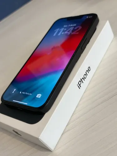 iPhone 128GB Preto (Meia-Noite), MLPF3BR/A / A2633- 85% de saúde da bateria (único dono)