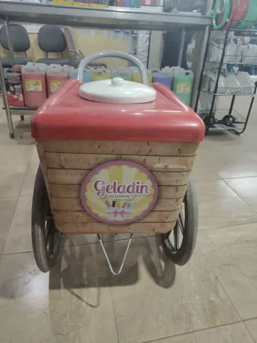 carinho de picolé e sorvete