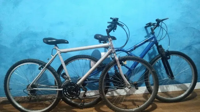 LOTE 2 BICICLETAS ARO 26 - 21 E 18 MARCHAS