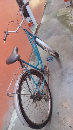 Bicicleta azul de passeio