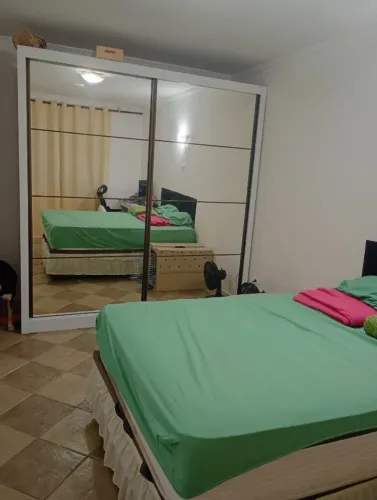 Guarda-Roupa Casal 228 cm, com espelho, seminovo