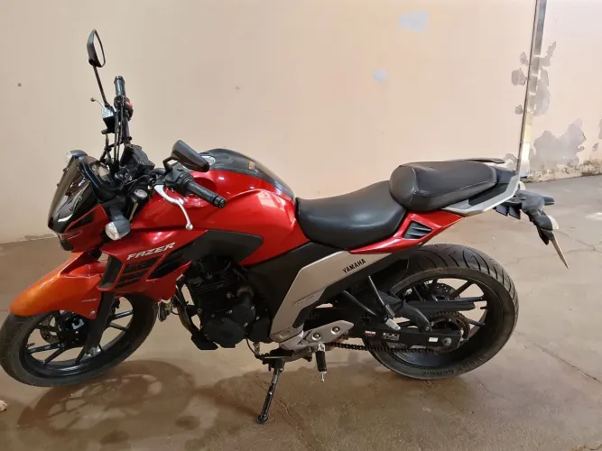 Vendo moto Fazer 250