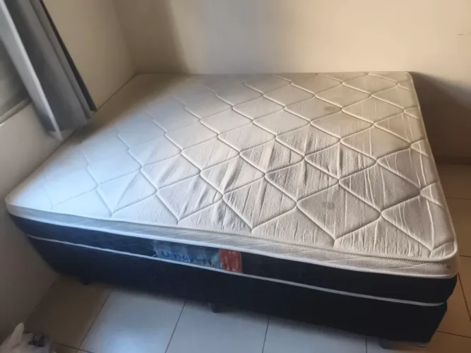 Vendo cama box Umaflex com molas ensacadas - com base de madeira!!! 600,00