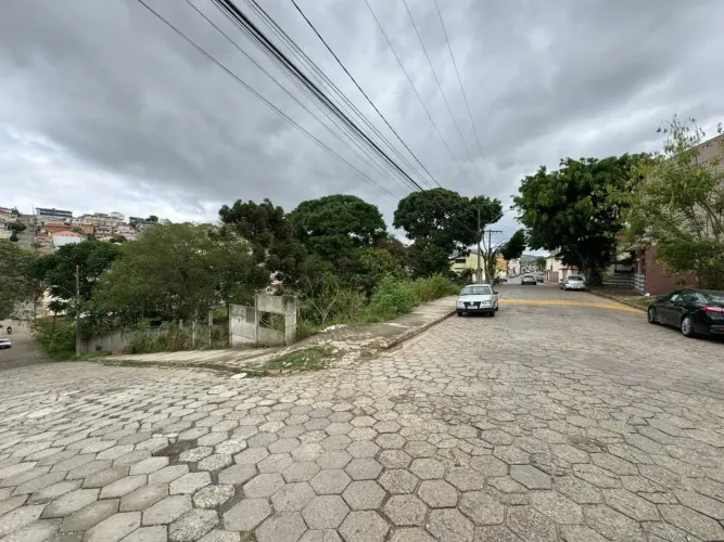 VENDA Terreno de 900 m² com projeto aprovado para lojas, kitnets e apartamentos!!!