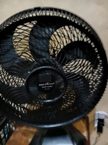 Vendo um ventilador 40 CM 6. PAS.    150  W.   TURBO