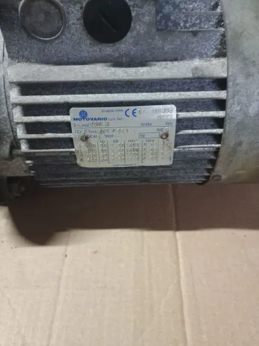 Motoredutor trifásico, 1:30