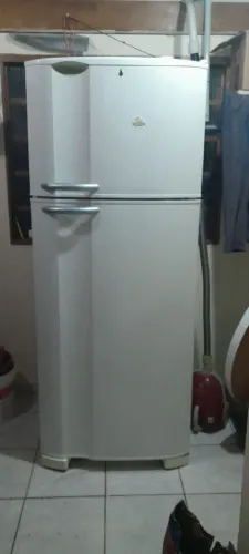 Vende-se Geladeira Frost Free Electrolux 