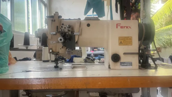 Máquina pespontadeira industrial