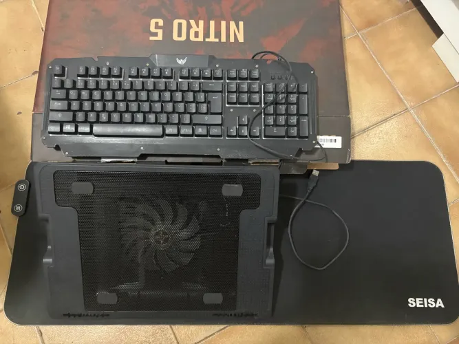 Mouse pad  + suporte + teclado 