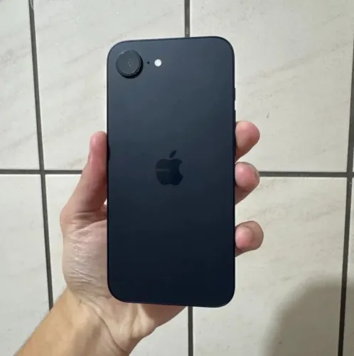 iPhone 16e