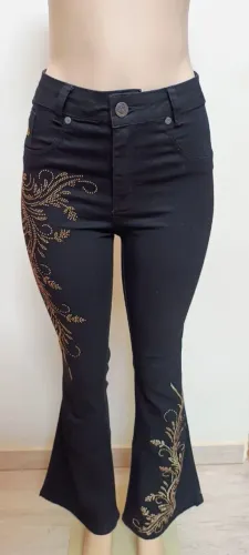 Calça Jeans Preta Flare Country C/ Strass Cintura Alta (38)