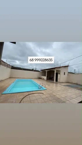 Casa Vila Ivonete com piscina e área externa grande.