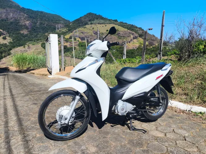 Honda biz 110i.