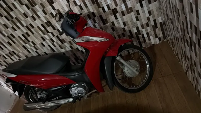 Vendo moto semi nova ?