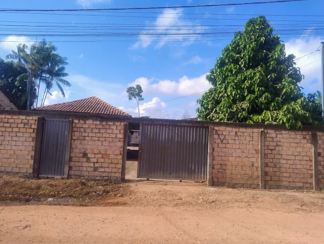 Vendo casa com tereno grande