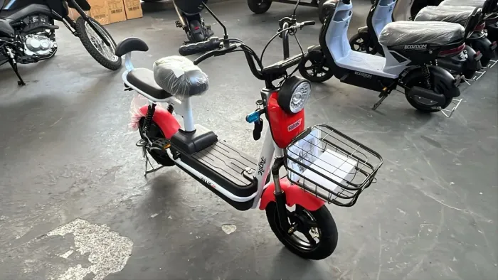 Moto Eletrica Scooter ágil bateria removível não precisa de CNH ! 