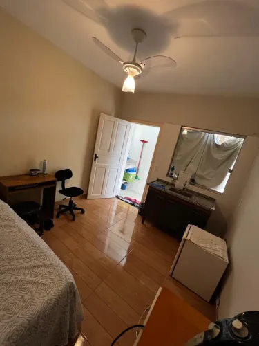 QUARTO COM BANHEIRO PRIVATIVO