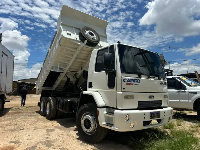 Ford Cargo 2428 ano:2009 Caçamba 2* Dono