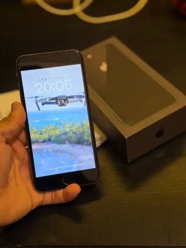 IPHONE 8 PLUS 64G ( VENDO E TROCO)