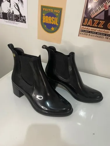 Bota preta tam 34
