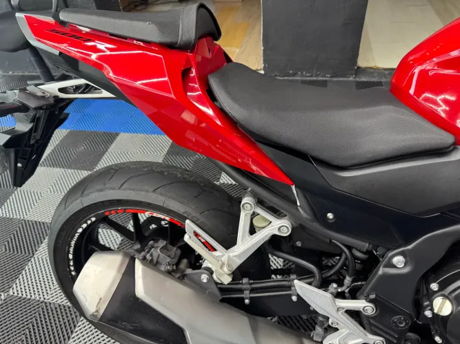 CBR 500r de garagem 