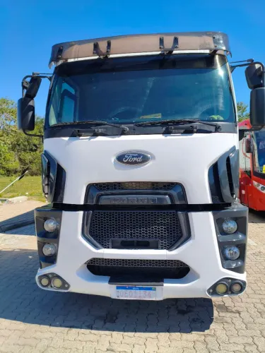 Vende-se conjunto - cavalinho Ford cargo 
