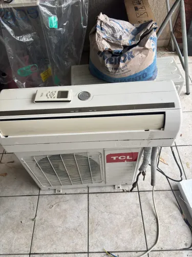 Ar condicionado split tcl 9000 BTU/h quente e frio