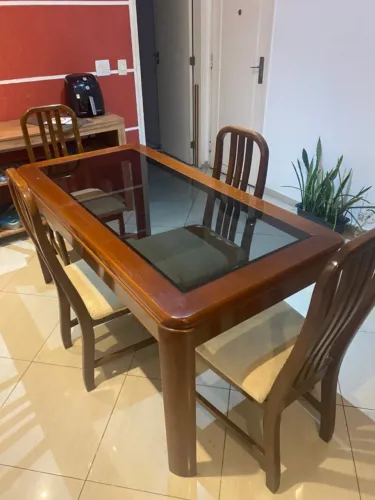 Mesa de jantar retangular + 4 cadeiras