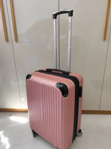 Mala de Viagem Rosa 18kg (60x38x25cm) - Seminova - Rodas 360° e Cadeado