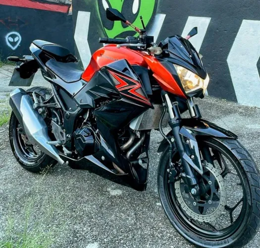 Moto impecável