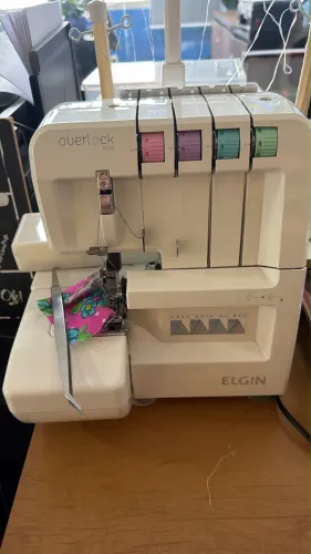 Overlock Elgin 1000 - Pouco Uso - Completa na Caixa Original