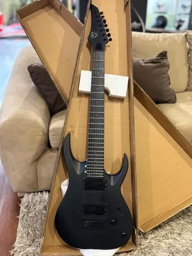 Guitarra S by Solar 7 cordas ZERADA