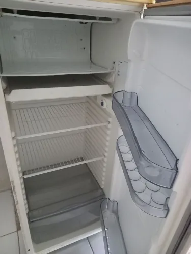 Vendo geladeira 110 reais
