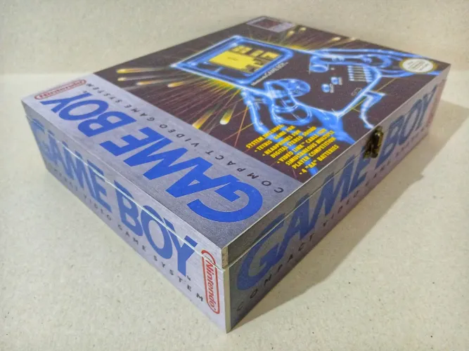 Caixa de madeira Game Boy