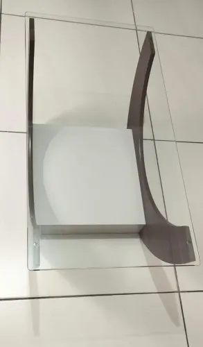 Vendo mesa de centro, com tampo de vidro.