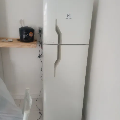 vende essa geladeira Eletrolux usada