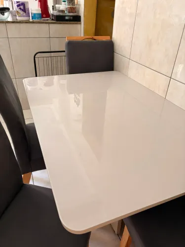 Mesa com 4 cadeiras